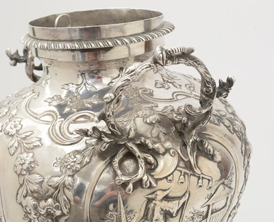 Lot 208 - A George III silver tea urn.