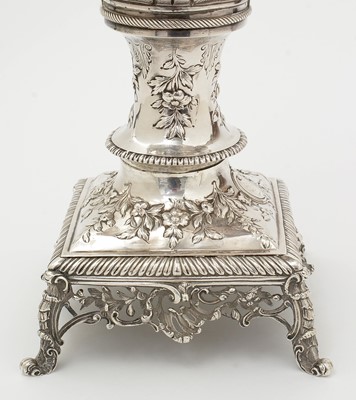 Lot 208 - A George III silver tea urn.