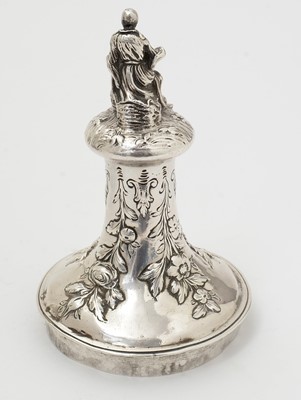 Lot 208 - A George III silver tea urn.