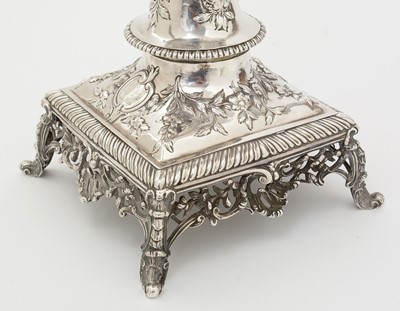 Lot 208 - A George III silver tea urn.