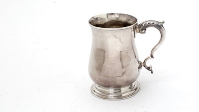 Lot 177 - A George III silver mug.