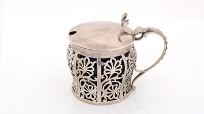 Lot 148 - A George V large silver mustard pot