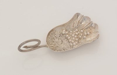 Lot 62 - A William IV silver caddy spoon.