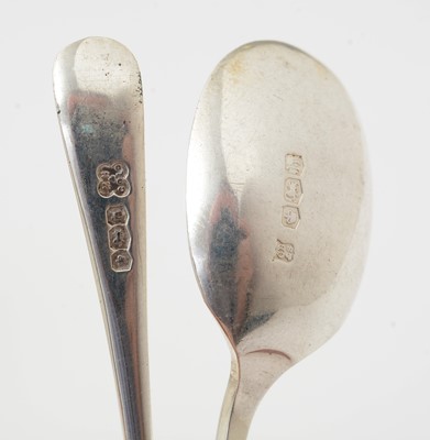 Lot 139 - A mixed lot of silver.