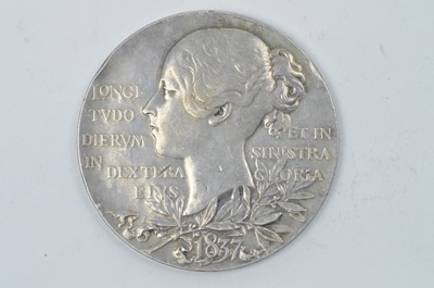Lot 902 - Queen Victoria Diamond Jubilee silver commemorative medallion