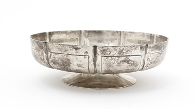 Lot 175 - A George V silver bowl.