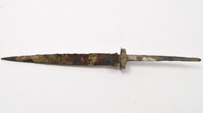 Lot 680 - A 15th century rondel dagger