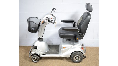 Lot 50 - A Quingo Plus mobility scooter, with charger and key.