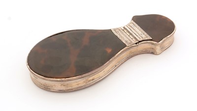 Lot 287 - A George III silver-mounted tortoiseshell snuff box.