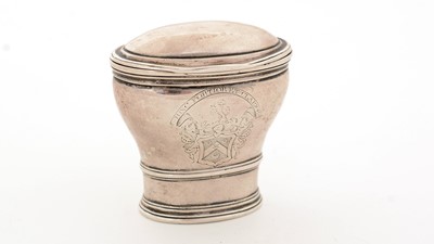 Lot 307 - A rare Queen Anne/George I Scottish silver snuff mull.