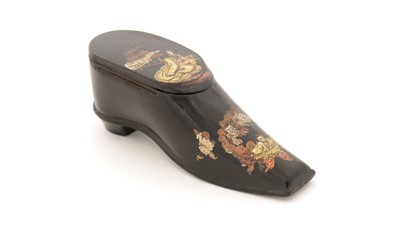 Lot 302 - A 19th Century lacquered papier-maché snuff box.
