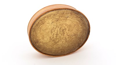 Lot 321 - A George I small horn snuff box.