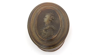 Lot 323 - An early 18th Century pressed horn tobacco box.