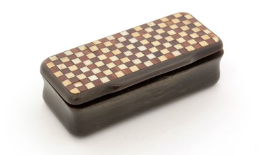 Lot 330 - A 19th Century horn snuff box.