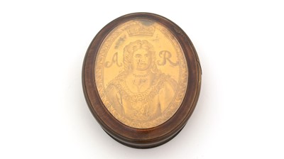 Lot 343 - An early 18th Century pressed horn tobacco box.