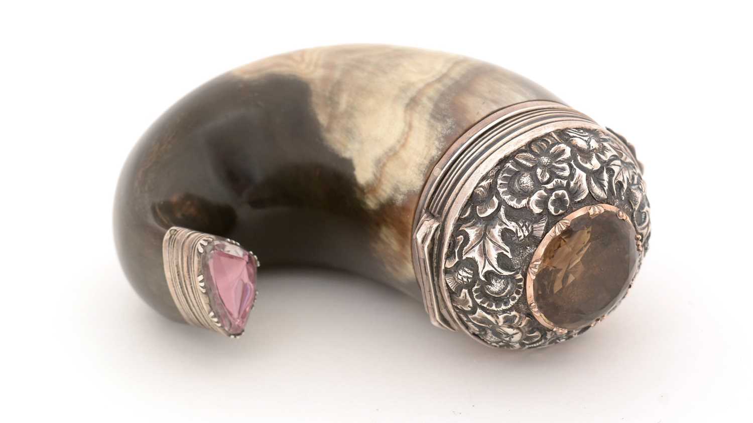 Lot 346 - An early 19th Century Scottish silver and gold-mounted horn snuff mull.