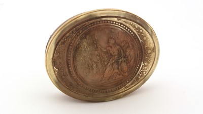 Lot 366 - An early 18th Century pressed horn tobacco box.