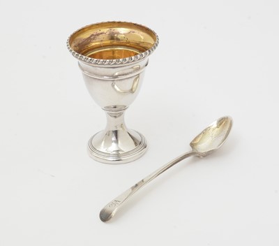 Lot 162 - A George III silver egg frame, four later egg spoons and four plated egg cups.