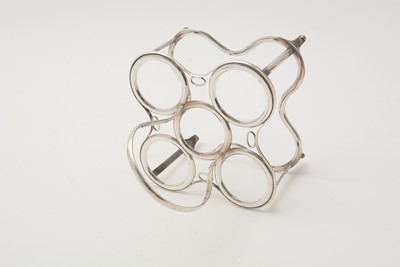 Lot 162 - A George III silver egg frame, four later egg spoons and four plated egg cups.