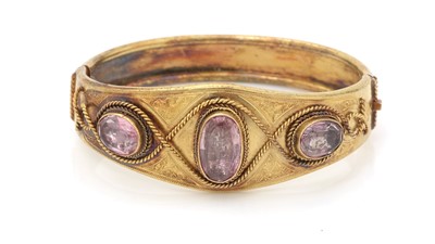 Lot 481 - A Victorian yellow gold and quartz bangle