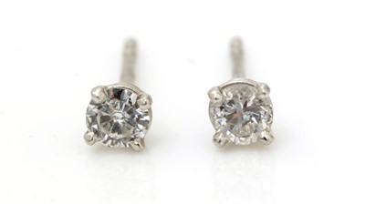 Lot 513 - A pair of diamond stud earrings