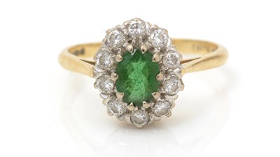 Lot 510 - An emerald and diamond cluster ring