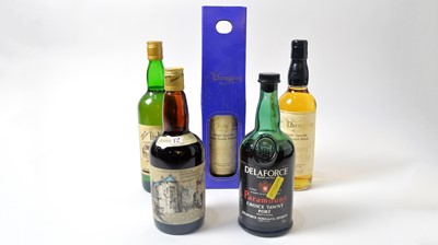 Lot 805 - 4 bottles of whiskey - one bottle of port / Champanys, Cadenheads, Delaforce, Laird O Cockpens