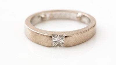Lot 494 - Cartier: a single stone diamond ring
