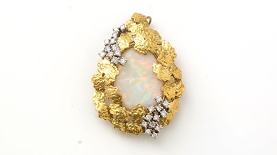 Lot 498 - An opal and diamond pendant/brooch
