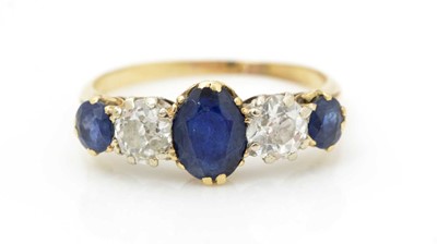 Lot 462 - A sapphire and diamond ring