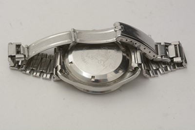 Lot 586 - Post-Moon Omega Speedmaster: a manual wind chronograph wristwatch