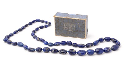 Lot 3 - A 1920s single-strand necklace of graded lapis lazuli beads