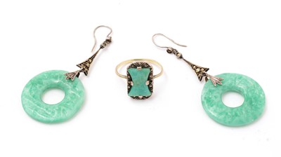 Lot 10 - A 1930s Art Deco jadeite and marcasite ring and earring set