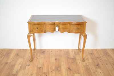 Lot 22 - A 20th Century Georgian style walnut veneer writing table