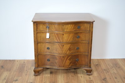 Lot 23 - An early 20th Century serpentine mahogany chest of drawers