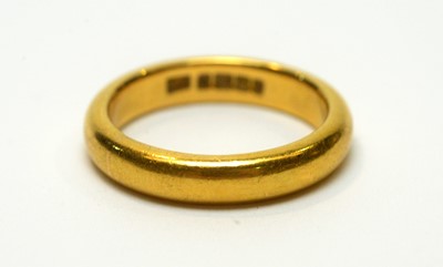 Lot 173 - A 22ct yellow gold wedding ring
