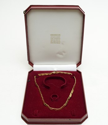 Lot 121 - A 14ct yellow gold necklace, of Greek key design