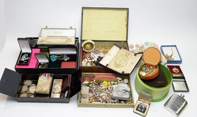 Lot 145 - Costume jewellery and coins