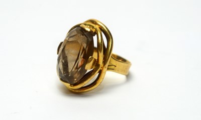 Lot 153 - A smokey quartz ring