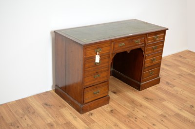 Lot 29 - An early 20th century Edwardian mahogany writing desk.