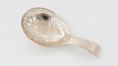 Lot 170 - A George III silver caddy spoon