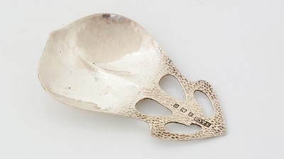 Lot 196 - An Edwardian arts and crafts silver caddy spoon