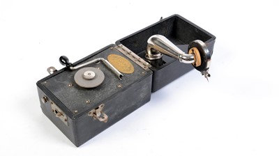 Lot 190 - An early 20th Century portable gramophone