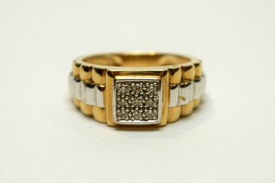 Lot 204 - A gentleman's diamond signet ring