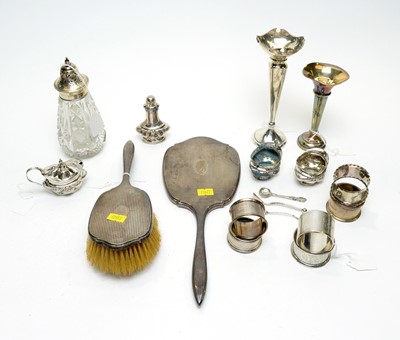 Lot 138 - A selection of silver items