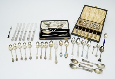 Lot 136 - A selection of silver and other cutlery