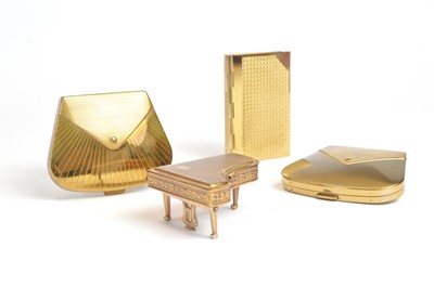 Lot 85 - Late 1940s novelty goldtone compacts including Volupe "Lucky Purse" and