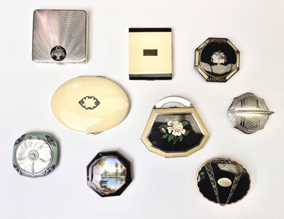 Lot 53 - 1930s Romantic Revival period powder compacts and vanity cases