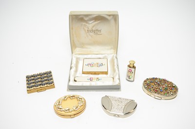 Lot 125 - 1950s American gem-set compacts, including a boxed set of Wiesner "Trickettes"
