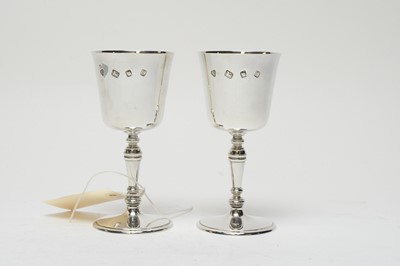 Lot 190 - A pair of silver chalices, by C.J. Vanders Ltd, London 1974
